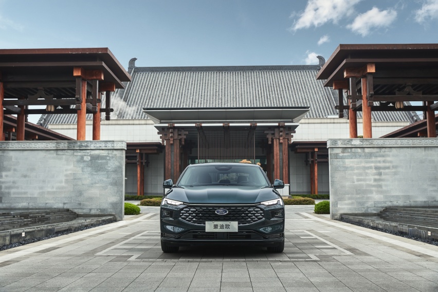 13万交个朋友？1.5T蒙迪欧车长近5米、轴距近3米，油耗6.6L，心