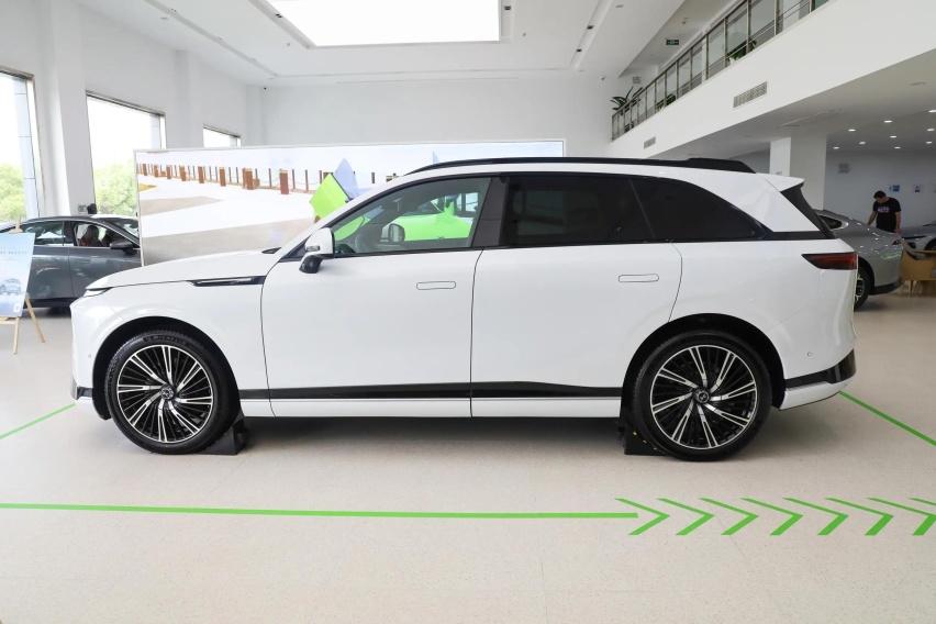 适合女生开的两款新能源SUV,座椅通风加热按摩都有,好开还安全