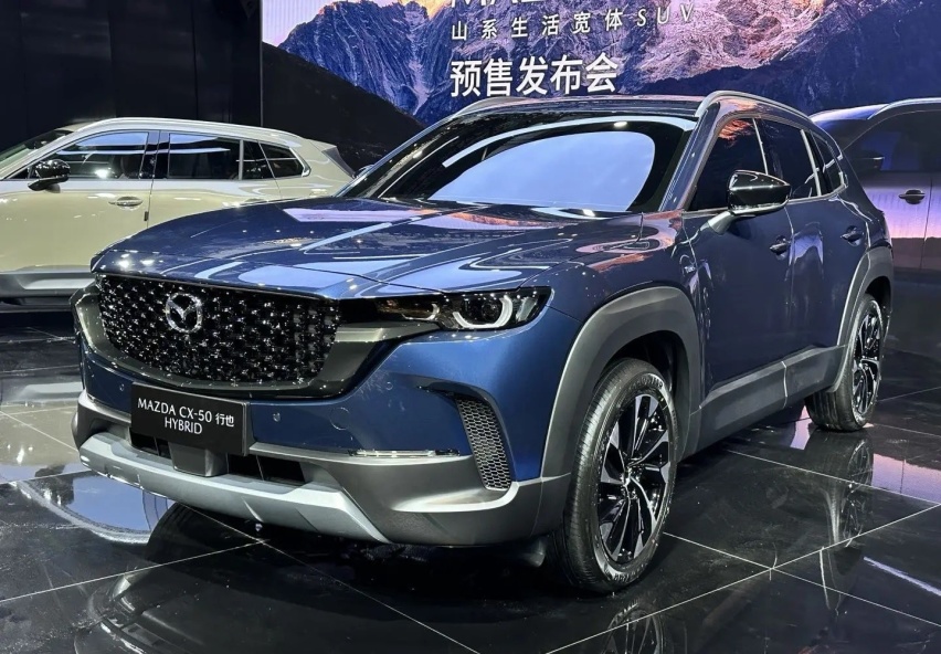上海车展探馆 马自达展位上 2.5L混动CX-50