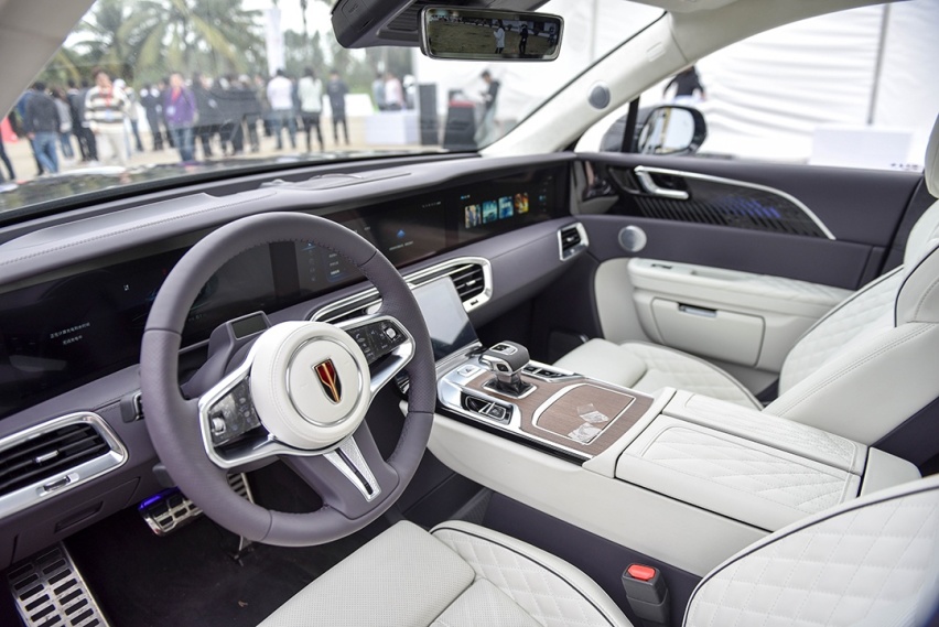 入门50.98万依旧有人觉得便宜的，也就只有这红旗全新SUV