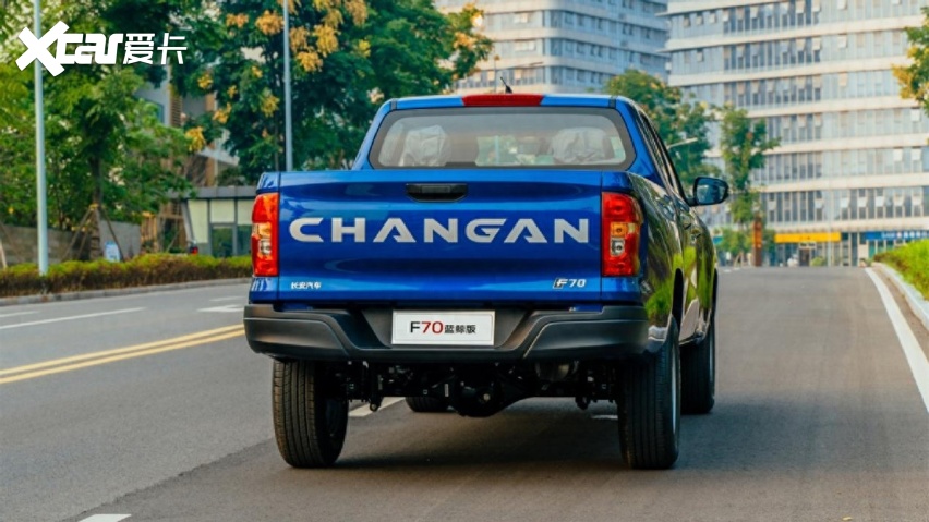 长安全新皮卡f70实车亮相,搭2.0t 1.8米长货箱