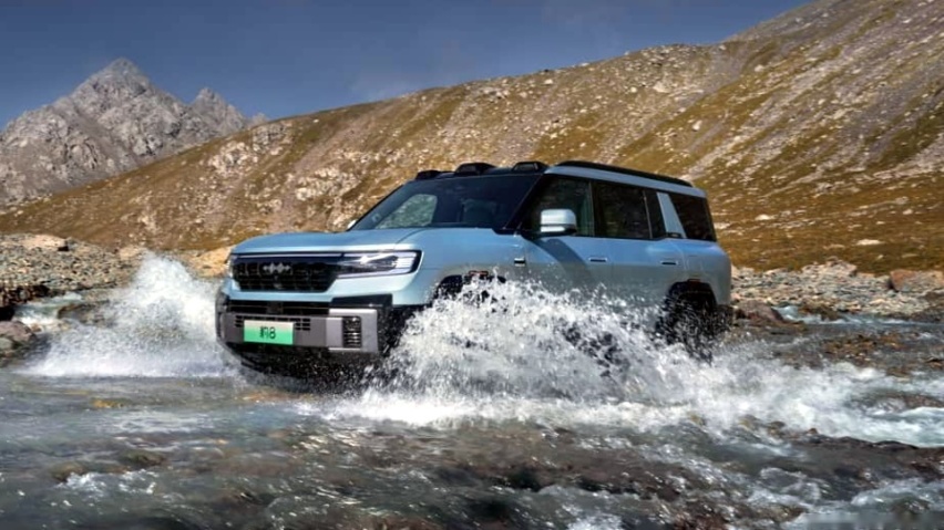 比亚迪旗舰大型SUV「方程豹豹8」2.0 PHEV输出748匹马 挑战