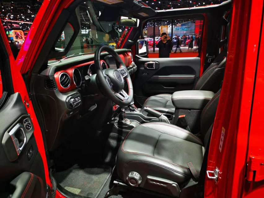 Jeep Gladiator的乘坐空间 远不如牧马人！