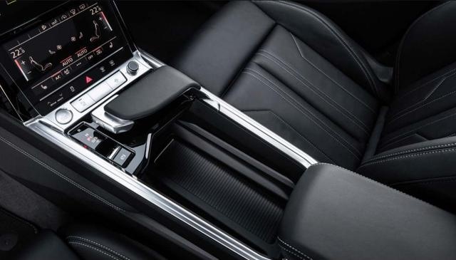 别被续航遮蔽双眼 奥迪 e-tron其实是一款真正的高性能纯电SUV