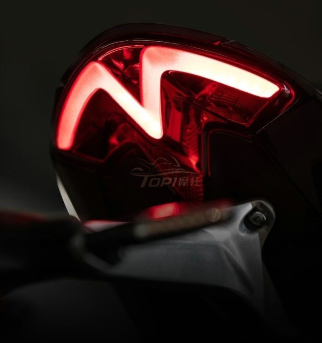 新车预告：凯旋SpeedTriple 1200RS 本月发布