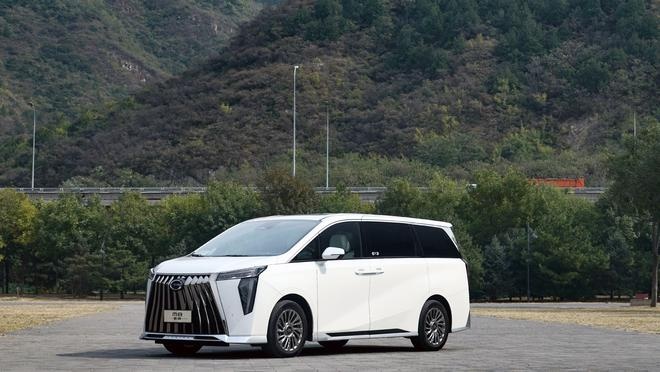 售26.98万元起，汽油和混动动力可选，广汽传祺M8宗师版上市