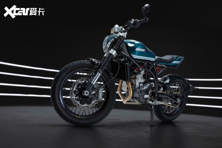 600cc、55匹马力，英国的小厂Classic Tracker海外发