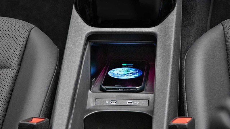 2021-volkswagen-id.4-interior-charging-pad.jpg