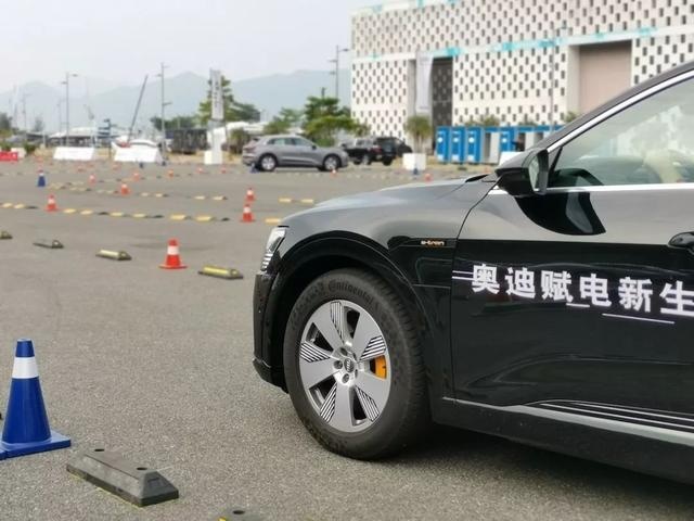 奥迪最贵的电动SUV开起来是怎样一种体验？