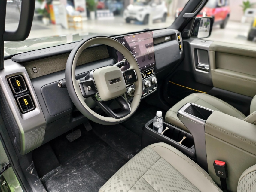 奇瑞iCAR V23实车到店，长超4米2，配211马力+续航501km