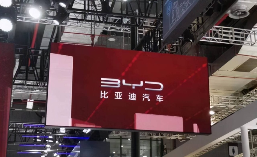 中型插混轿车9.38万起，一周订单破5千！五菱星光火了？