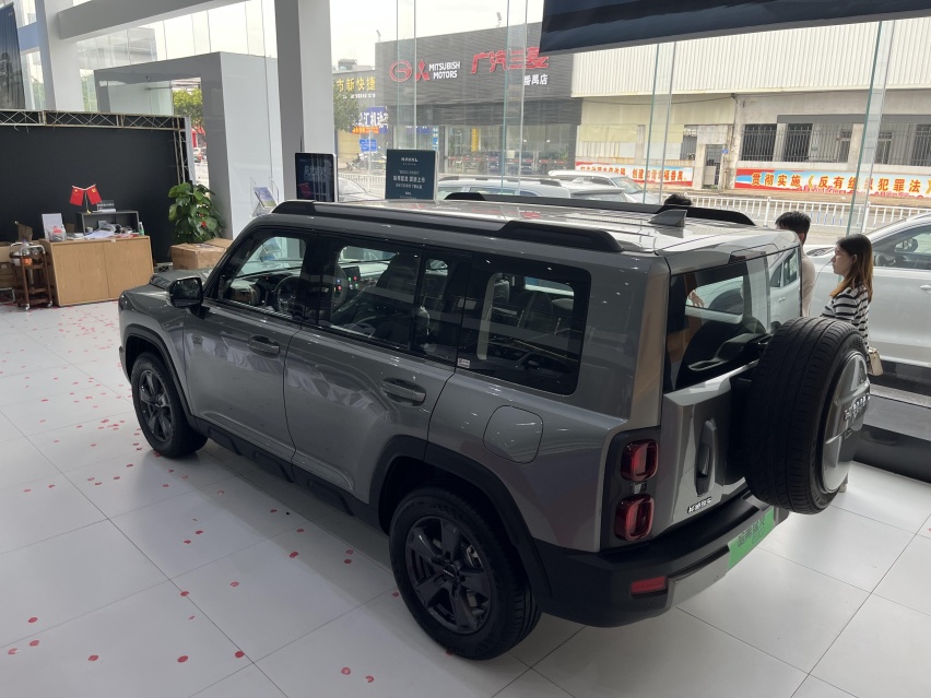 不到20万买方盒子越野SUV？探店哈弗猛龙，顶配版反而最受欢迎！