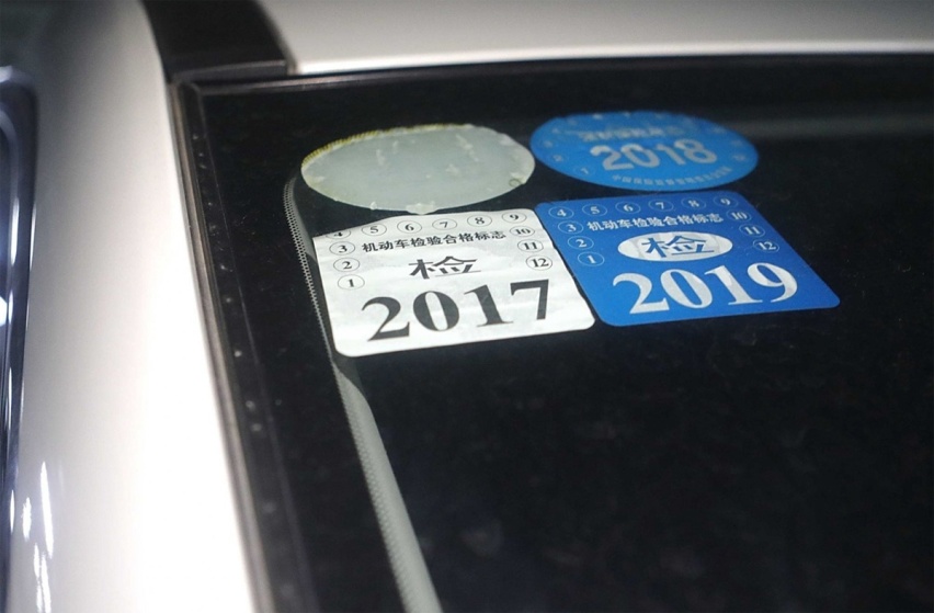 路上那么多车，交警一眼就逮到问题车：原因竟然这么简单