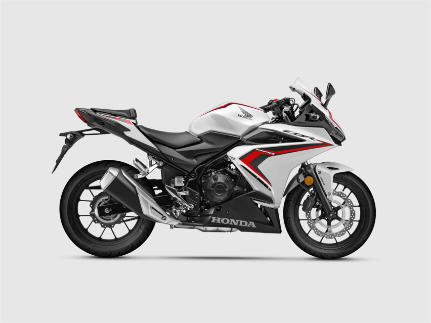 入门中小排量仿赛摩托，本田CBR400R，车身灵活操控易上手