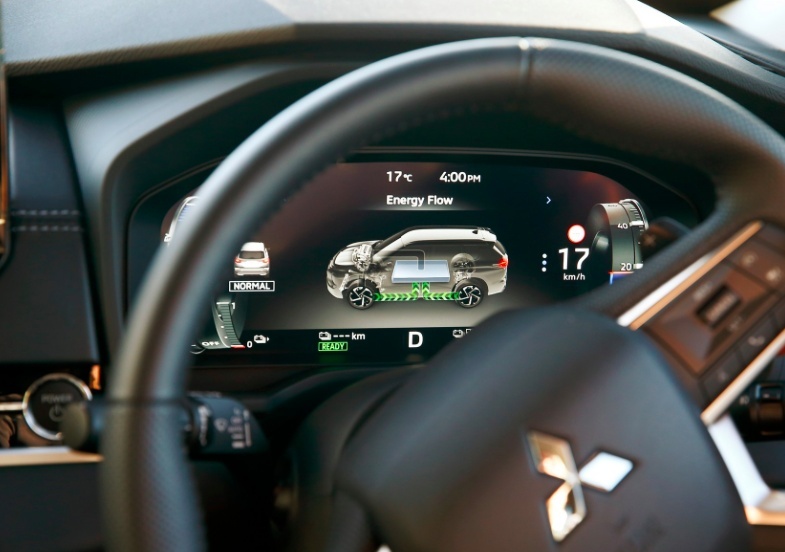 海外实拍三菱欧蓝德PHEV，约31.6万起，国内或年内上市