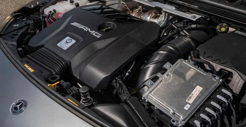 60万入手轿跑钢炮，破百4秒，奔驰AMG CLA 45上市