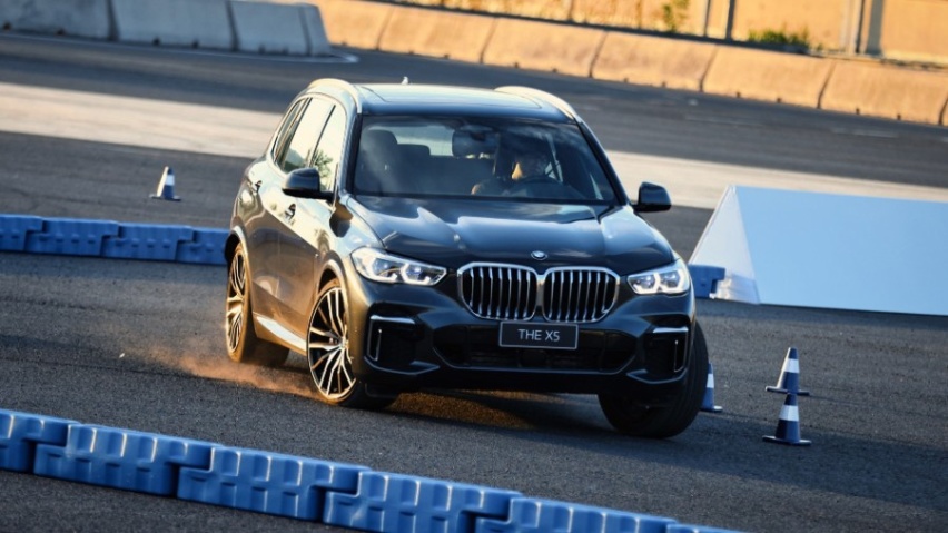 轴距加长又如何？全新BMW X5坚守巅峰驾控本色