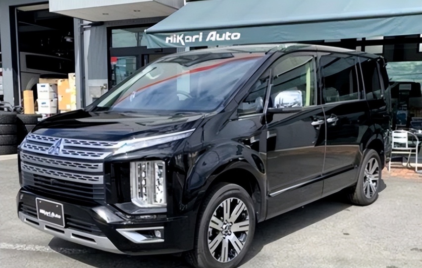 三菱入门级别MPV 2.2T柴油+四驱 实力不输埃尔法