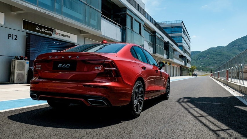 新款沃尔沃S60试驾！2.0T+48V真的越开越爽