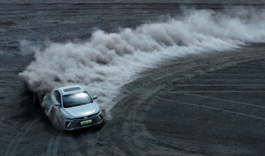 亏电油耗3.8L 、加速6.9秒的帝豪L雷神Hi·X开始交付了