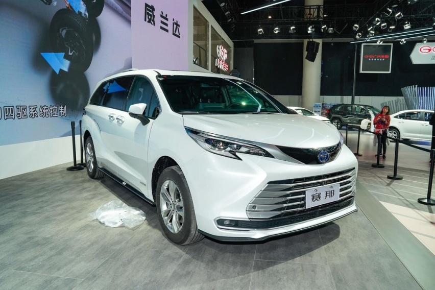 广汽丰田赛那正式上市，百公里油耗5.3L，起售价30.98万