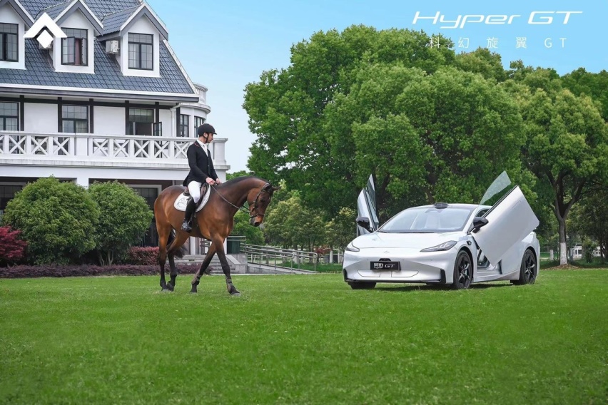 谁将会成为纯电豪华领域中的佼佼者？Hyper GT用实力给出了答案！