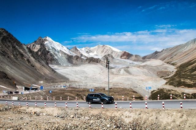 独库公路：十里不同路，一步一换天
