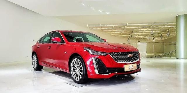 凯迪拉克CT5实拍，2.0T+10AT，尺寸远超宝马3系