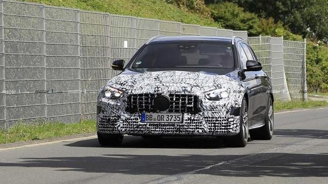 尾灯设计改变，新款梅赛德斯-AMG E 63谍照曝光