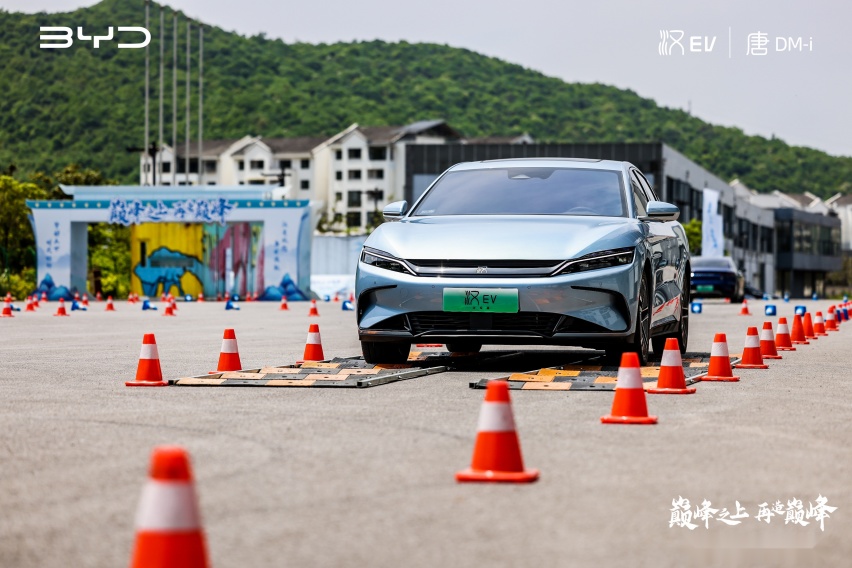 比亚迪汉唐旗舰双车沉浸试驾 旗舰品质再提升 闭眼买的超大惊喜