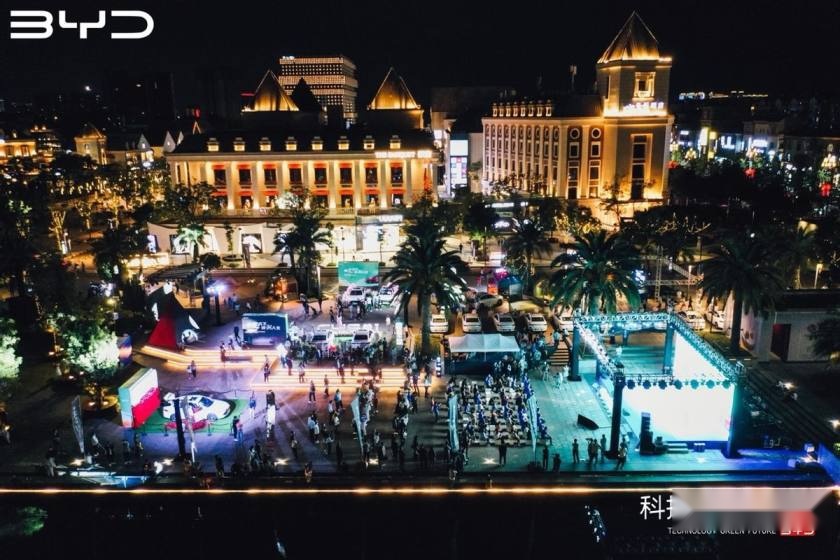 比亚迪秦PLUS尊崇交付花海之夜昆明站-完美收官