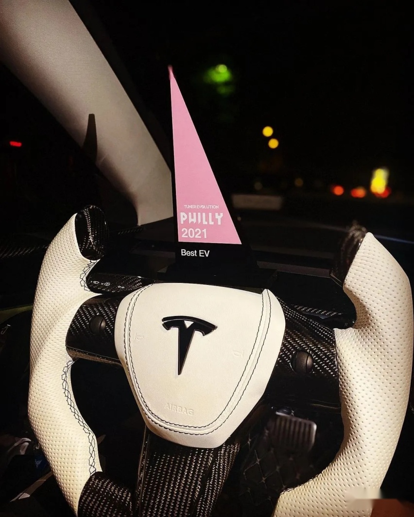 特斯拉Model 3配碳纤维轮毂，降低簧下质量更能刹得住？