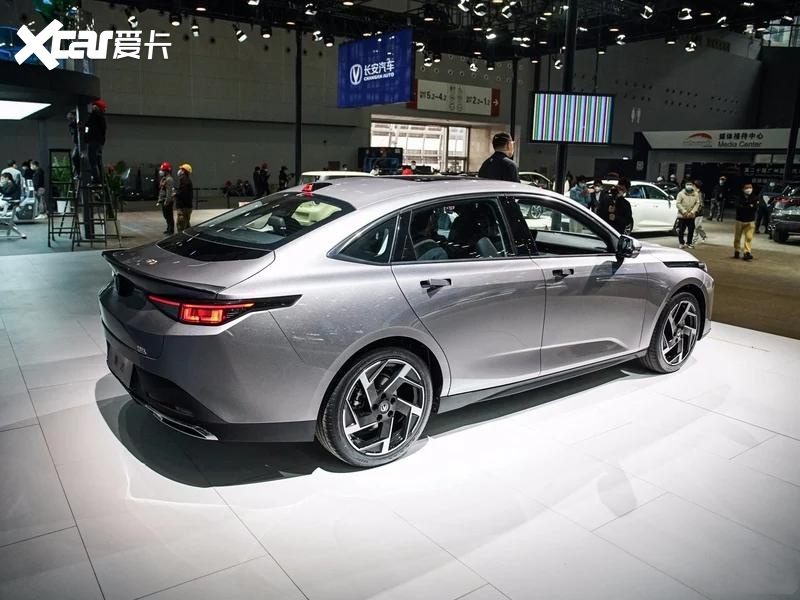 一亮相就被称为"长安最美轿跑",预计售11万起,能否燃爆市场?