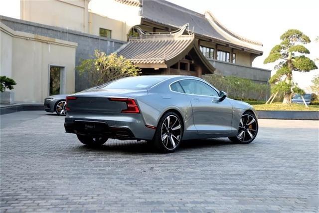 一款带着高贵优雅风走来的Polestar 1，简洁又不失霸气