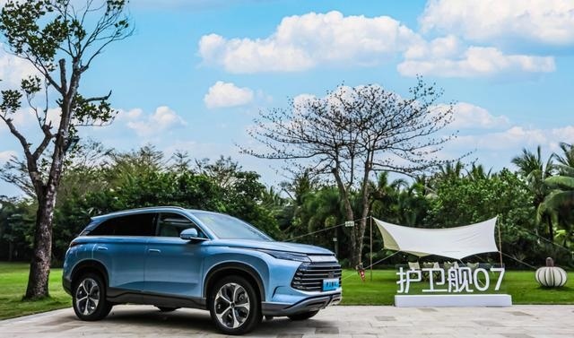 试驾比亚迪护卫舰07，底盘扎实，燃油经济性更加出色