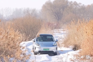昊铂HT：20万级别唯一带鹰爪系统的车，雨雪路面不打滑