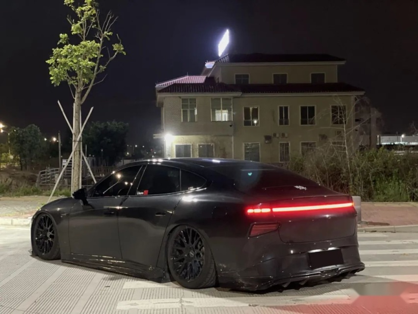 小鹏P7被改装车友