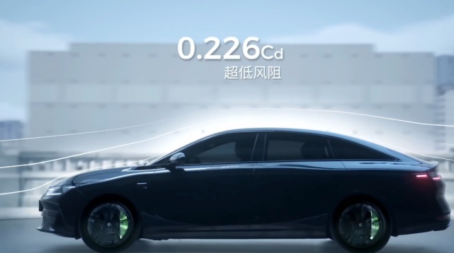 压力给到所有对手！纯电中大型轿车 零跑C01上市售19.38万元起
