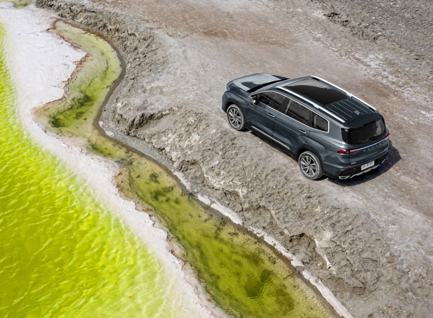 吉利新款豪越上市售价10.36-13.96万元 定位中型SUV，提供7座版本