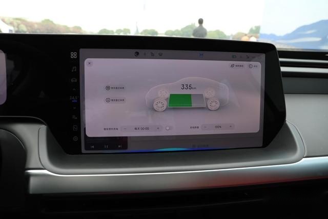 试驾｜4.3秒破百，智能轿跑小鹏P7单挑特斯拉Model S