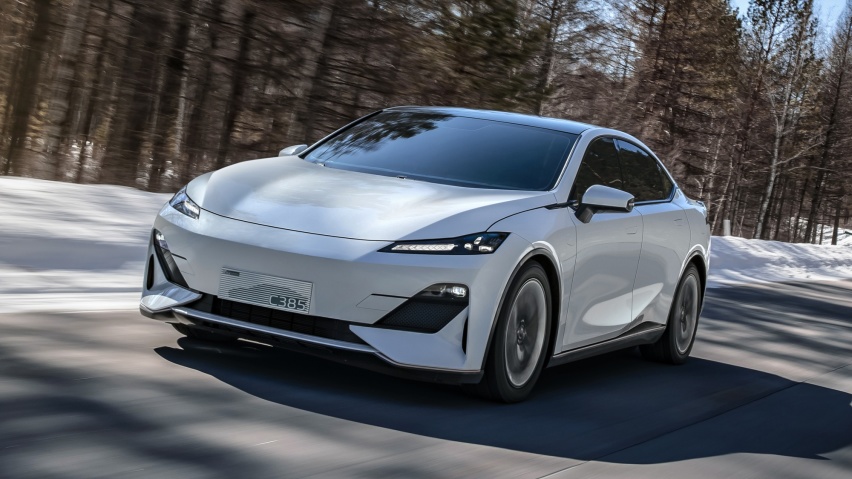 售价20-30万，长安深蓝C385要跟Model 3直接竞争