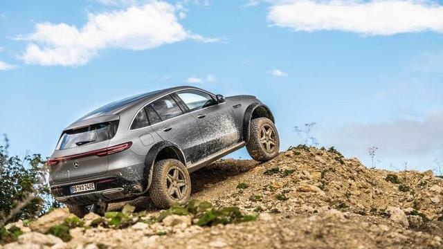 奔驰EQC4×4²概念车官图发布 电动SUV变身越野车