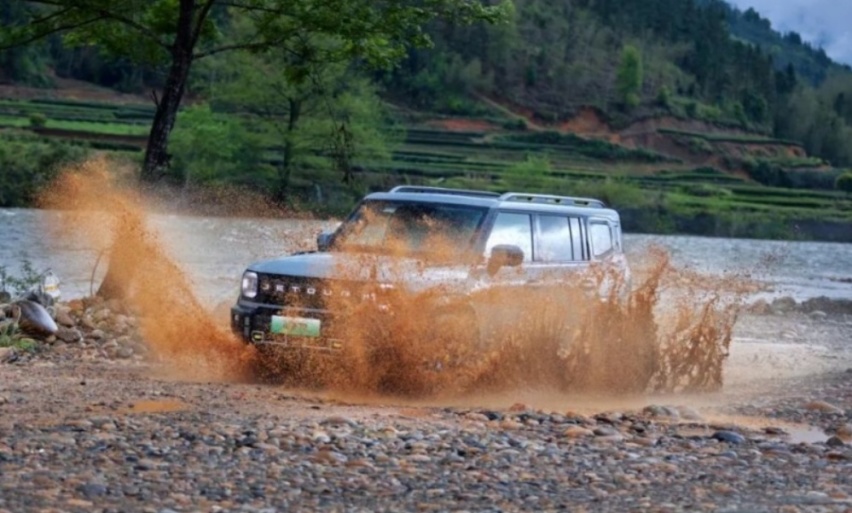 两大国产插混“方盒子”SUV，出自奇瑞和长城，谁会更受欢迎？