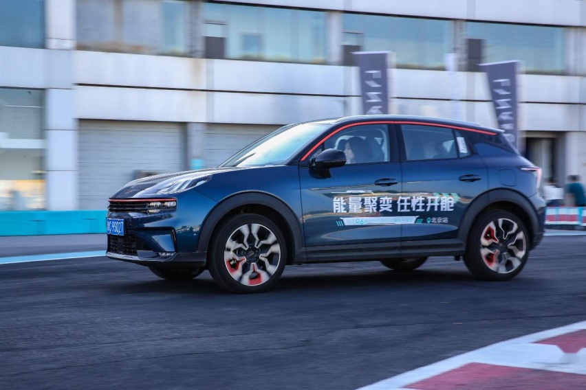 配三缸机的小型SUV 这国产新车敢卖15万也是很自信啊！