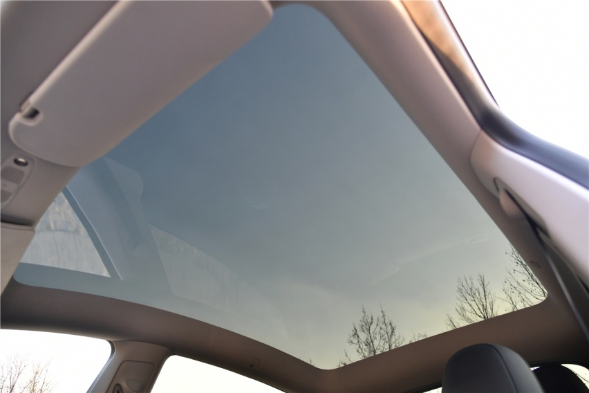 试驾国产特斯拉Model Y 向实用性倾斜 价格是真香