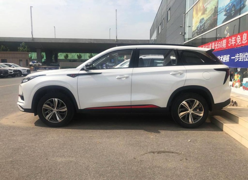 外形激进，预计第三季度上市，长安CS75 PLUS车型已到店