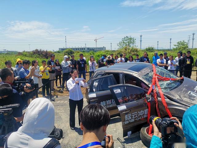 知道你们吃鸡的空投不好抢，一汽奔腾直接用X40来个现实版空投