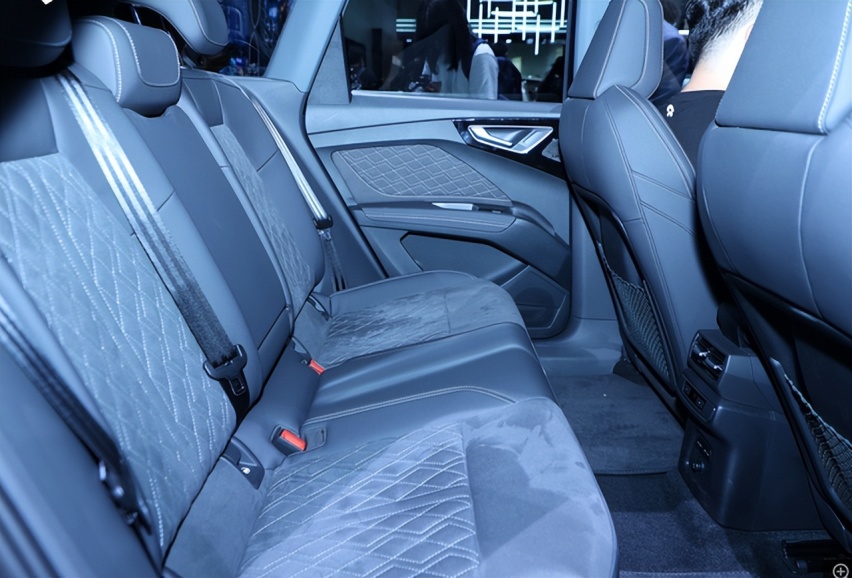 奥迪Q4 e-tron，不加油续航605公里，造型高级，不到30万起
