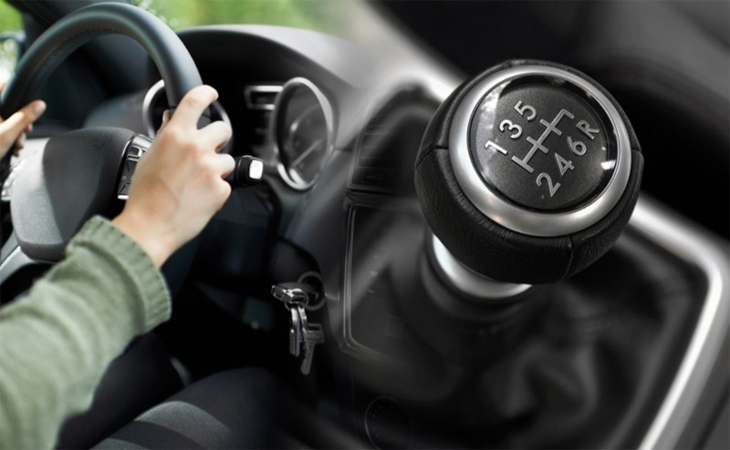 手动挡车，如何通过车速、发动机转速来换挡？