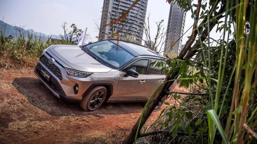 新代TSS丰田新RAV4荣放获得2020年智能都市SUV